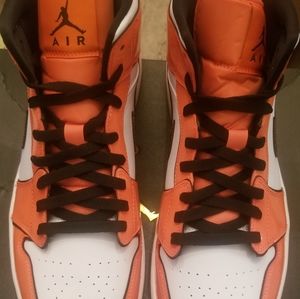 Jordan 1 Mid SE Turf Orange